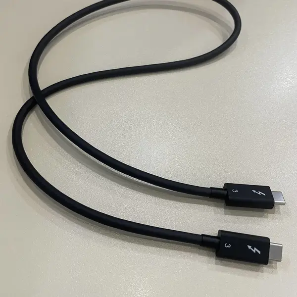 ס���׵���3 ���� USB Type-C �� Thunderbolt 3