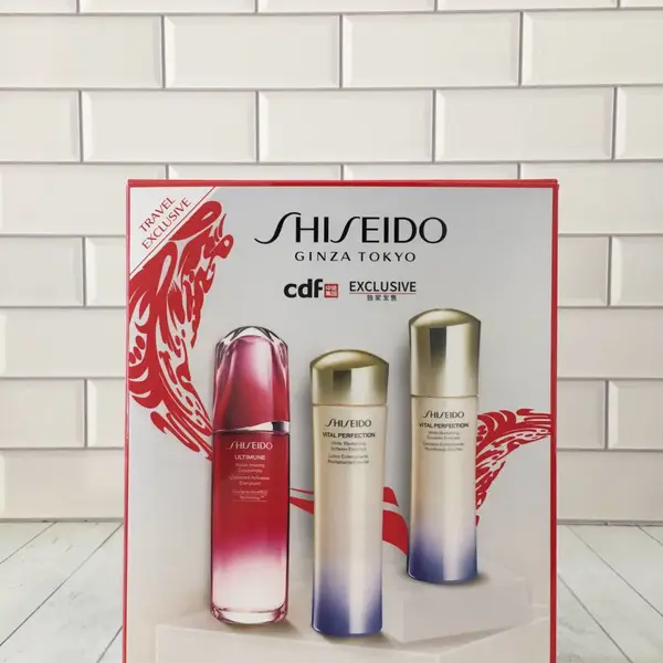 资生堂悦薇水乳精华三件套22版!内含:新款水滋润型150ml,新款乳滋润型100ml,红腰子精华三代