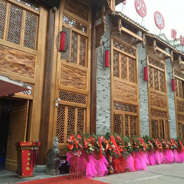中式火锅店实木花窗 实木花格卡座隔断 仿古门窗厂家定制