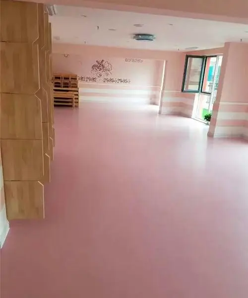 深圳惠州PVC地板胶_幼儿园地板设计施工工程_深圳市健宇体育_真实用材、严谨施工