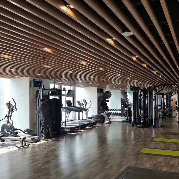 地下商场定制40X120木纹铝方通 条形U型铝锤片吊顶