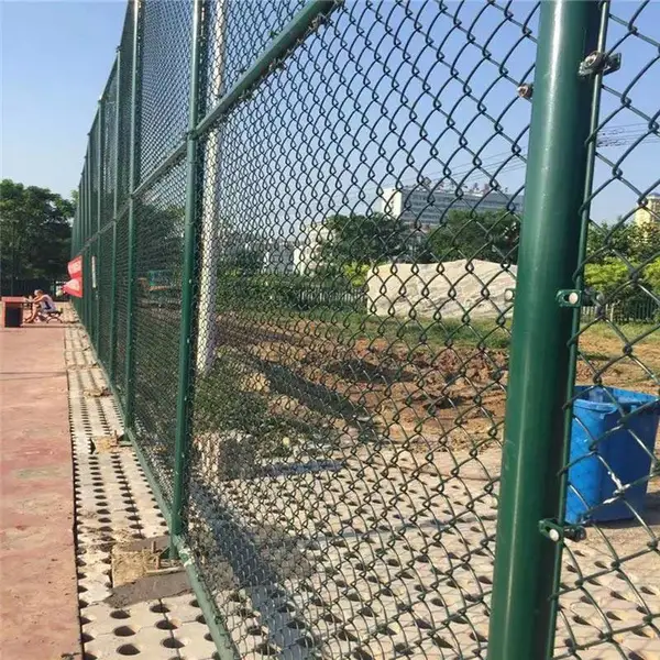 运动场地球场勾花护栏网 菱形孔围栏网供应优盾防护网