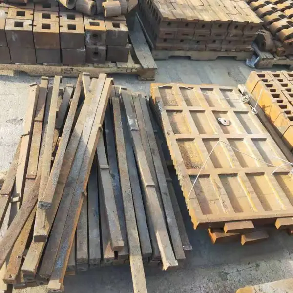 铸造砖厂矿山机械破碎机配件 铸造耐磨筛板 牙板 漏板 底板 篦板 衬板