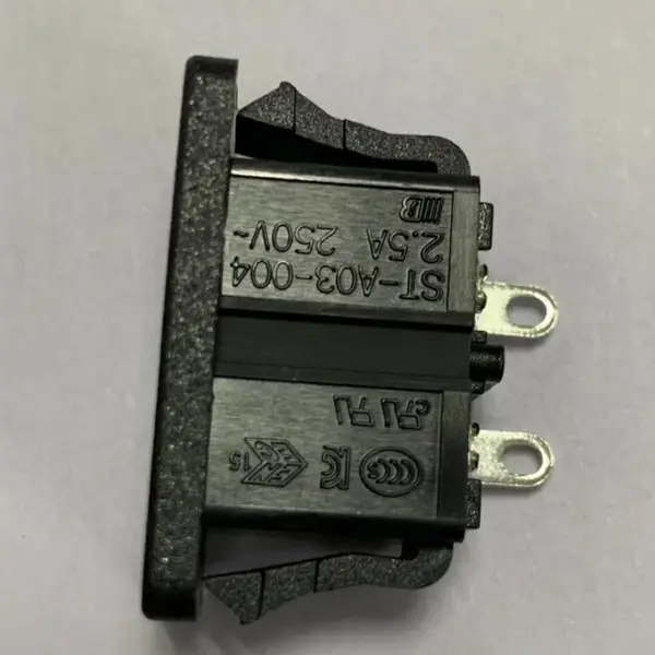 插座开关之BEJ贝尔佳ST-A03-004 两脚立式C8八字尾卡式电源插座