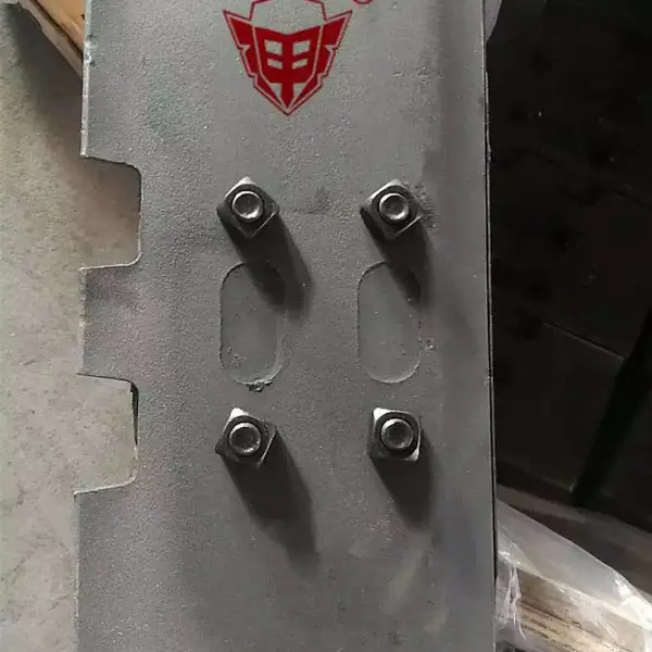ABG摊铺机橡胶块一体式履带板厂家 ABG paver track shoe