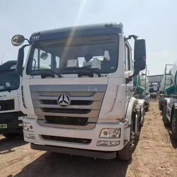 中国重汽 8X4驱动 380马力 豪瀚12方搅拌车报价