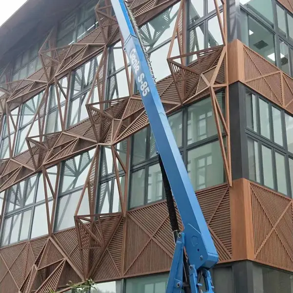 上海市普陀区高架桥用28米曲臂车附近按出租
