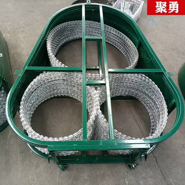 滚筒式阻隔网 聚勇三筒阻隔网价格 拉萨品字塔式刀片阻隔网