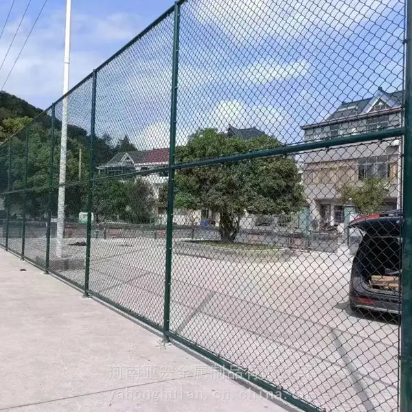 球场围网体育场篮球场围栏网组装勾花铁丝包塑球场防护网球场护栏