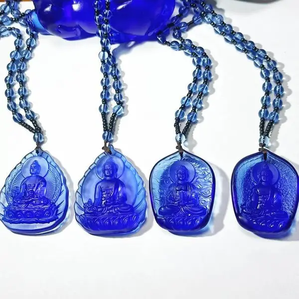 琉璃佛像吊坠,琉璃金刚杵吊坠,西藏拉萨寺庙琉璃佛像定制,***法会***礼品定制,古法琉璃佛像小吊坠挂件
