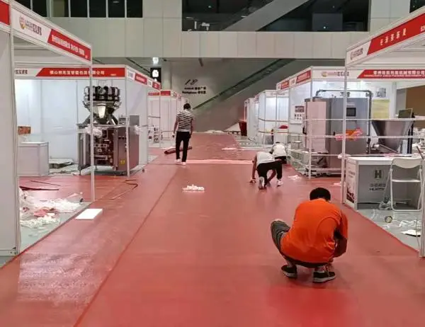 会展中心主通道 特装展位 标摊阻燃一次性活动地毯安装