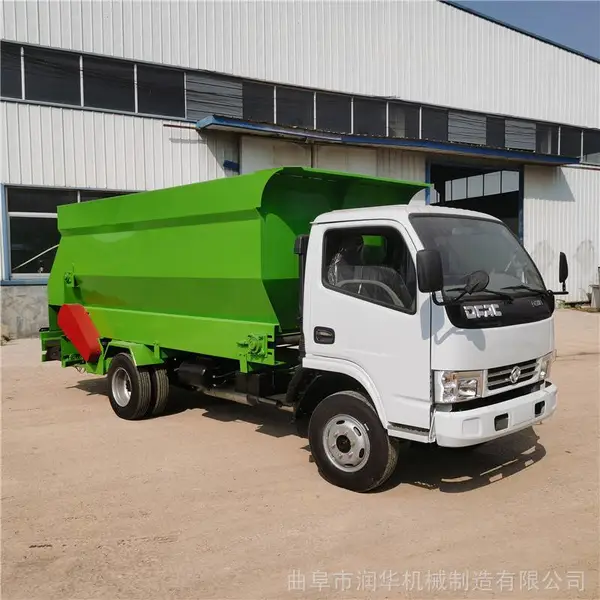 四驱柴油撒草机 肉牛场自动喂料车 自走式投料撒料机