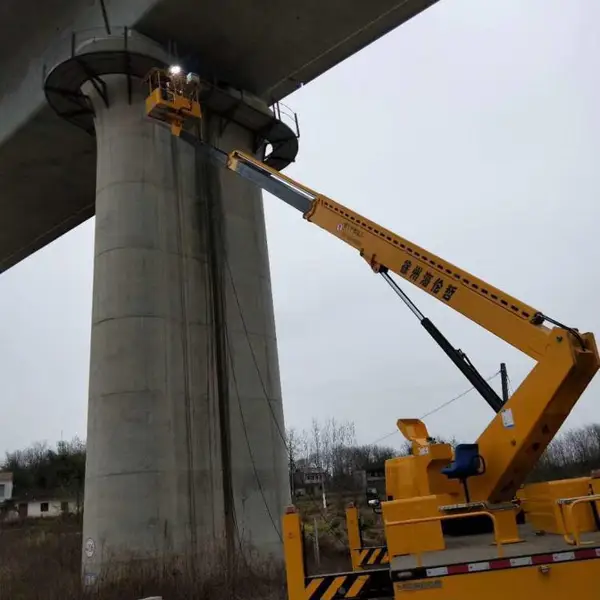 江门恩平高速公路监控维修升降车出租 冶安装监控维修登高车出租 仓库设备检修登高车出租影视高空广告拍摄