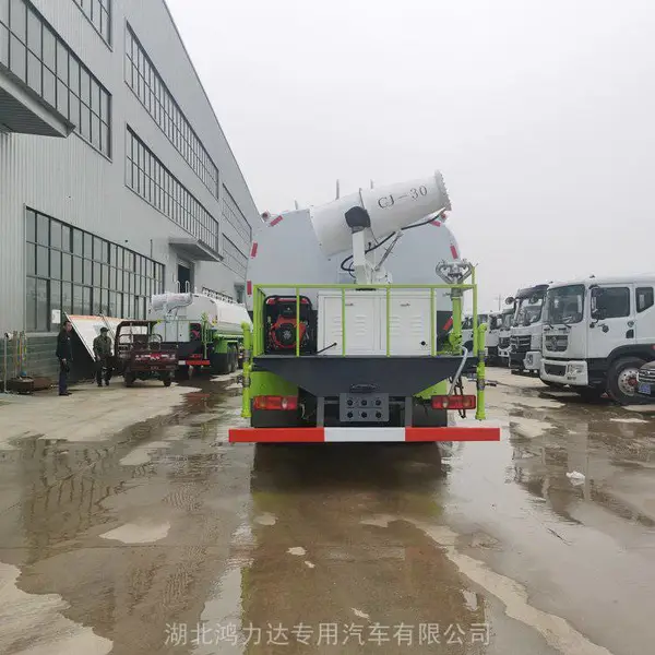 云南25吨洒水车助力城市道路清洁养护