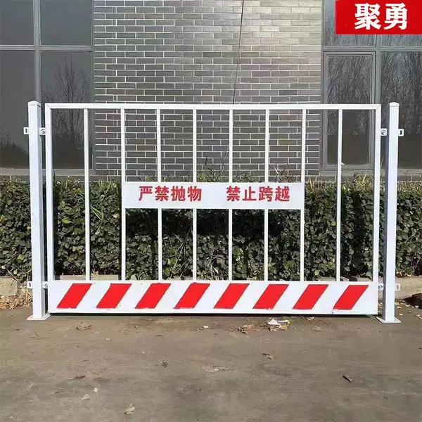 临时基坑护栏黄黑竖管基坑围栏工地施工基坑护栏直供