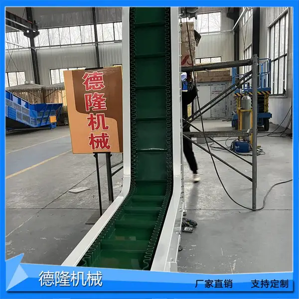 绿色爬坡皮带输送机颗粒物料PVC上料传送线装卸货带式提升机