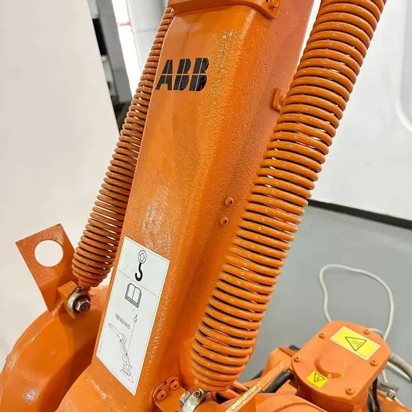 IRB 6650S 负载200 臂展3000mm(6轴) 适用于汽车点焊 大型压铸冲压 重型搬运与机床上下料
