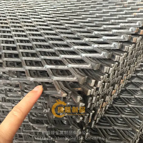 海南三亚平台踏步重型钢板网 脚手架拉伸网 盛隆加厚脚踏网