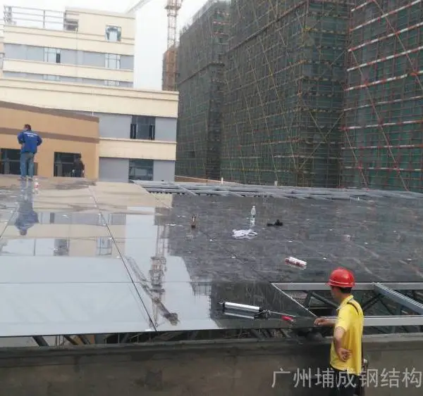 大跨度中庭玻璃采光顶球网架网格桁架屋盖