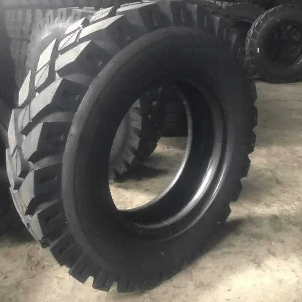 批发 矿山钢丝轮胎 8.25r16 825r16大块花纹 高耐磨载重卡车胎