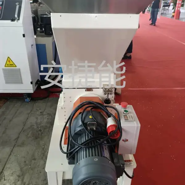 专业塑料粉碎机经久耐用