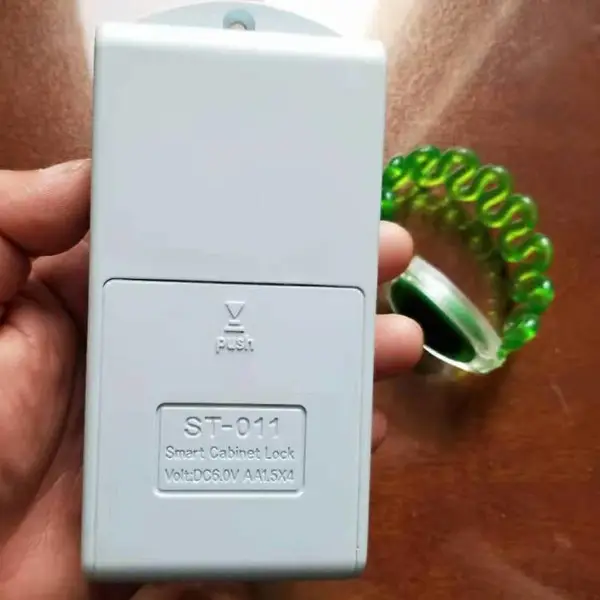 供应ST- 011 01A 002 001 SMART LOCK 锁 感应刷卡电子锁 洗浴柜子锁售后