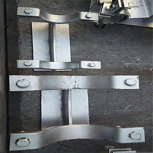 沧州齐鑫供应三孔短管夹,立管管夹,管夹支座