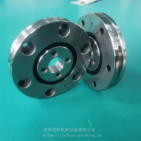 RU42 交叉滚子轴承 高刚性 带安装孔 YRT 转台轴承 推力向心轴承