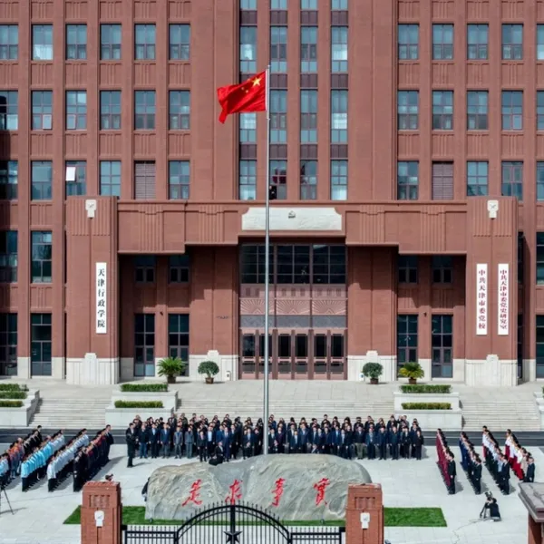 俱乐部保洁外包 保洁托管开荒保洁 高空蜘蛛人玻璃清洗外墙清洗 驻场团队