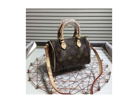 �Ϻ����ֲ�����������ʵ��� ����Ϊ�� ��������Ӧ