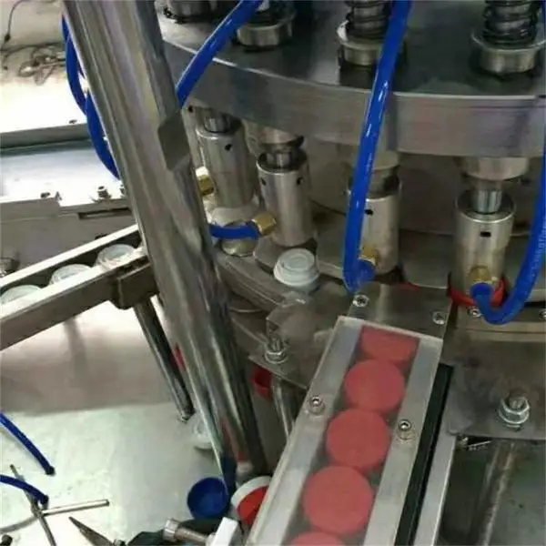 矿泉水瓶盖组装机 食用瓶盖组装机 瓶盖组装