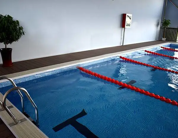 老旧泳池胶膜