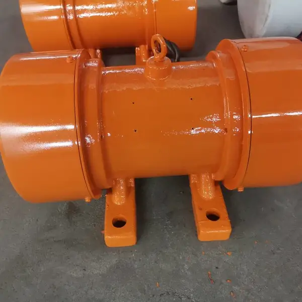 ��������YZS-8-4��ʽ�񶯵��0.37kW����Ѹ���ܺ�С