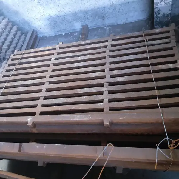 锤式破碎机漏板 矿山碎石机高铬合金锤头耐磨筛护板篦子