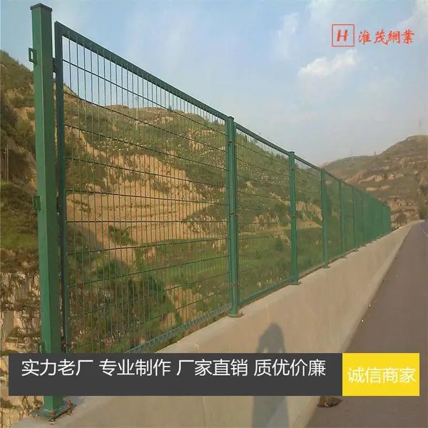 高速防眩网 浸塑钢板网围栏多少钱 菱形孔高速护栏