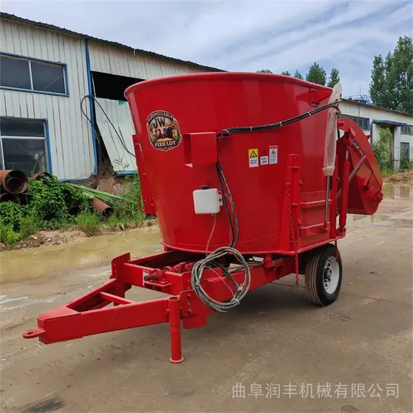 拌草搅拌机 养牛棚饲草加工设备 肉牛养殖秸秆精料掺混饲喂一体机