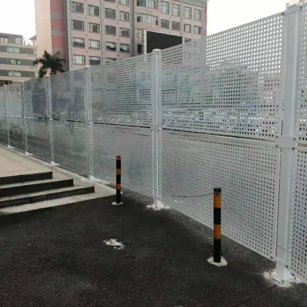 广西市政道路施工适用围挡 2米高双层网孔组装白色护栏