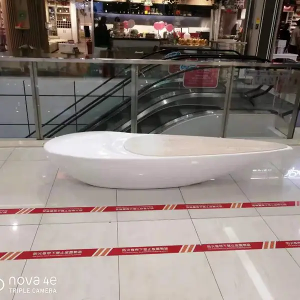 艺路定做供应玻璃钢异形休闲凳商业美陈房地产商业步行街雕塑