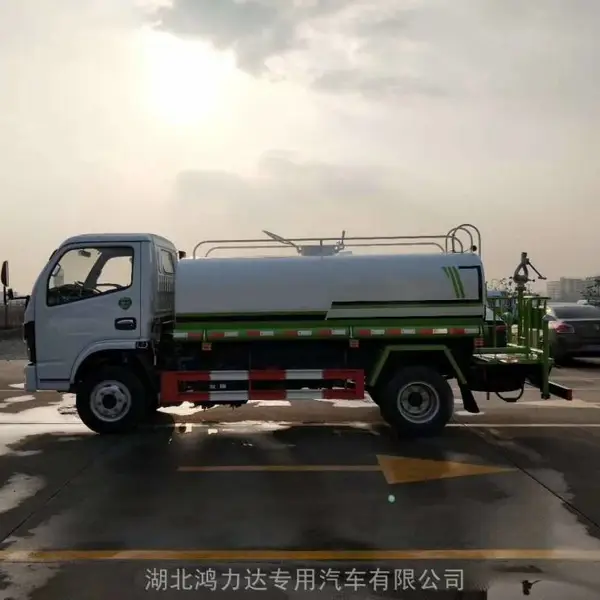 青海15方洒水车用于城市道路降尘及园区绿化浇灌作业
