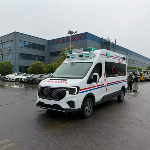 出口救护车 福特全顺T8负压型救护车 四驱自动挡医疗车厂家
