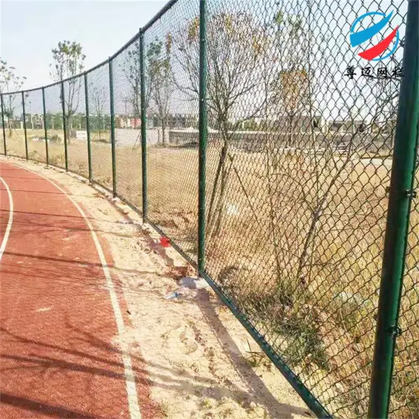 操场预埋柱球场围网 高尔夫球场围栏 4米高体育场护栏