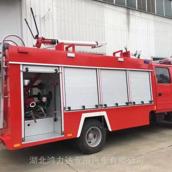 山东东风145型泡沫消防车亮相应急救援装备展示活动