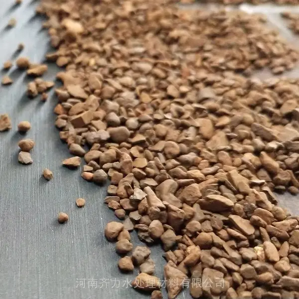 资阳 黑褐色 1--2mm锰砂滤料 饮用水截污去黄 除铁锰 MnO2含量35%锰沙