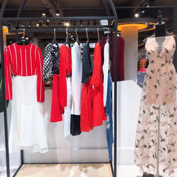 欧时力2020时尚夏装国际一线大牌女装品牌折扣店货源走份 女装库存尾货清仓