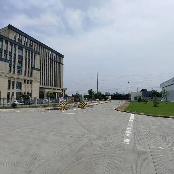 江苏泰州港内,主营仓储堆存,装卸,国内货运代理