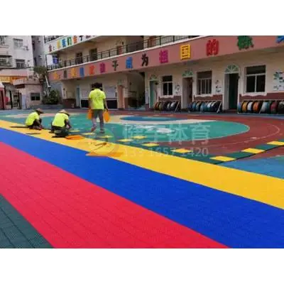 深圳惠州悬浮地板施工_案例工程_深圳市龙华区金侨幼儿园悬浮地板安装_真实用材、严谨施工_深圳市健宇