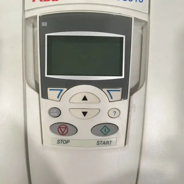 变频器ACS880-01-04***-3 变频器
