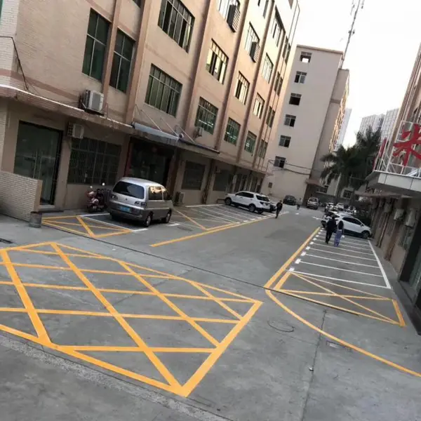 汽车站大巴车位标线施工工程 写字楼消防车登高操作场地划线