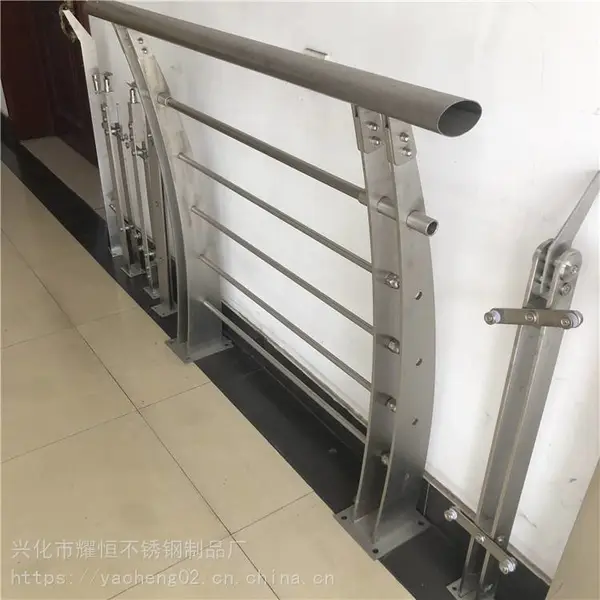 30000瓦激光切割加工 大刀片玻璃栏杆 不锈钢立柱玻璃 提供护栏配件