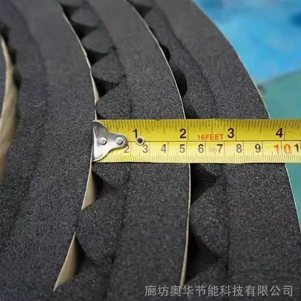 供应B1级橡塑板复合不干胶 自粘墙体屋顶隔热吸音 橡塑保温隔音板
